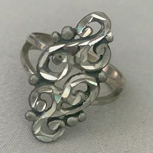 Vintage Scroll Design Silver Tone Ring
